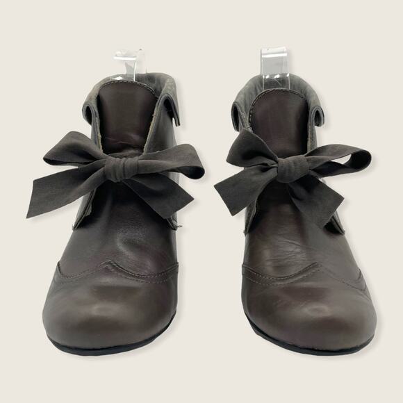 Hush Puppies Lonna Bow Fold Over Cuff Warm Gray Leather Heel Ankle Boot 9 - Picture 2 of 8